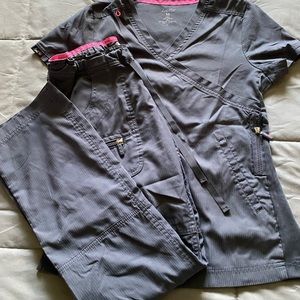 Gray KOI LITE scrub set, Top XS, Bottom XSP.